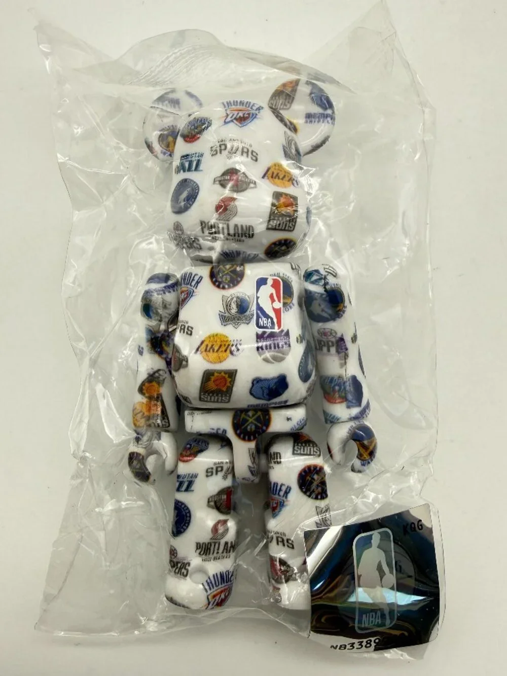 Bearbrick Series 42 NBA WEST Hero Medicom 100% Figure